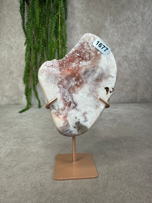 Roze amethist op standaard #1677