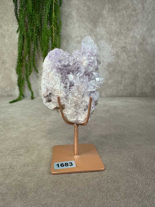 Roze amethist op standaard #1683