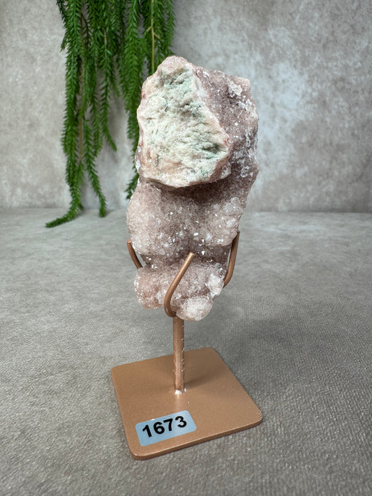 Roze amethist op standaard #1673