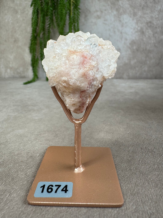 Roze amethist op standaard #1674