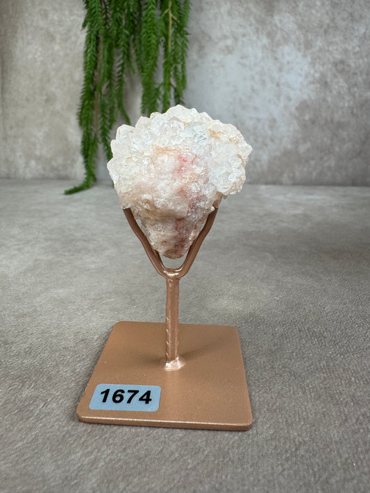 Roze amethist op standaard #1674