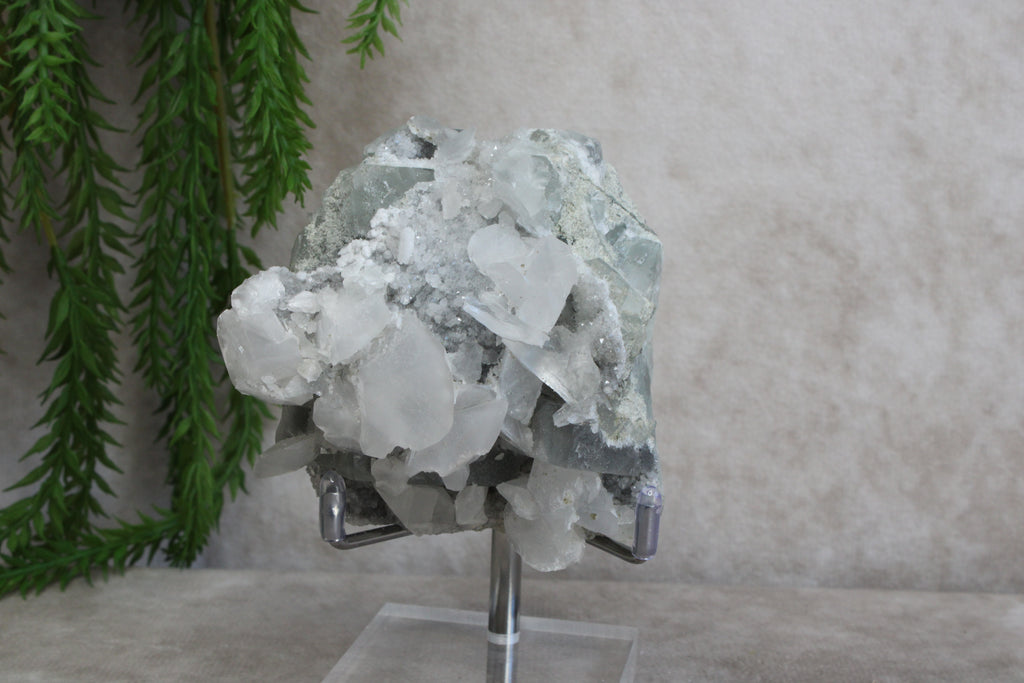 Fluoriet met calciet cluster