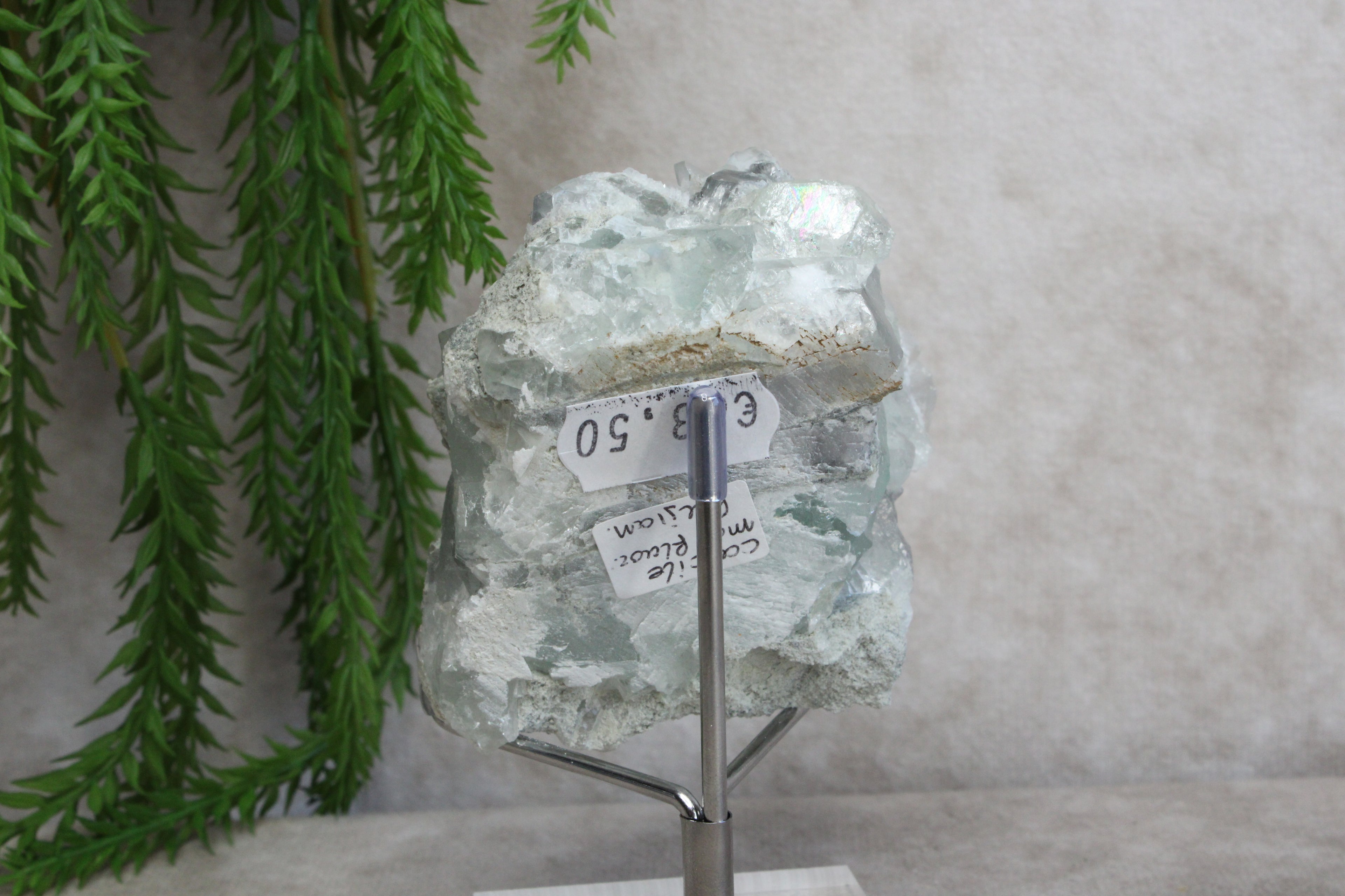 Fluoriet met calciet cluster