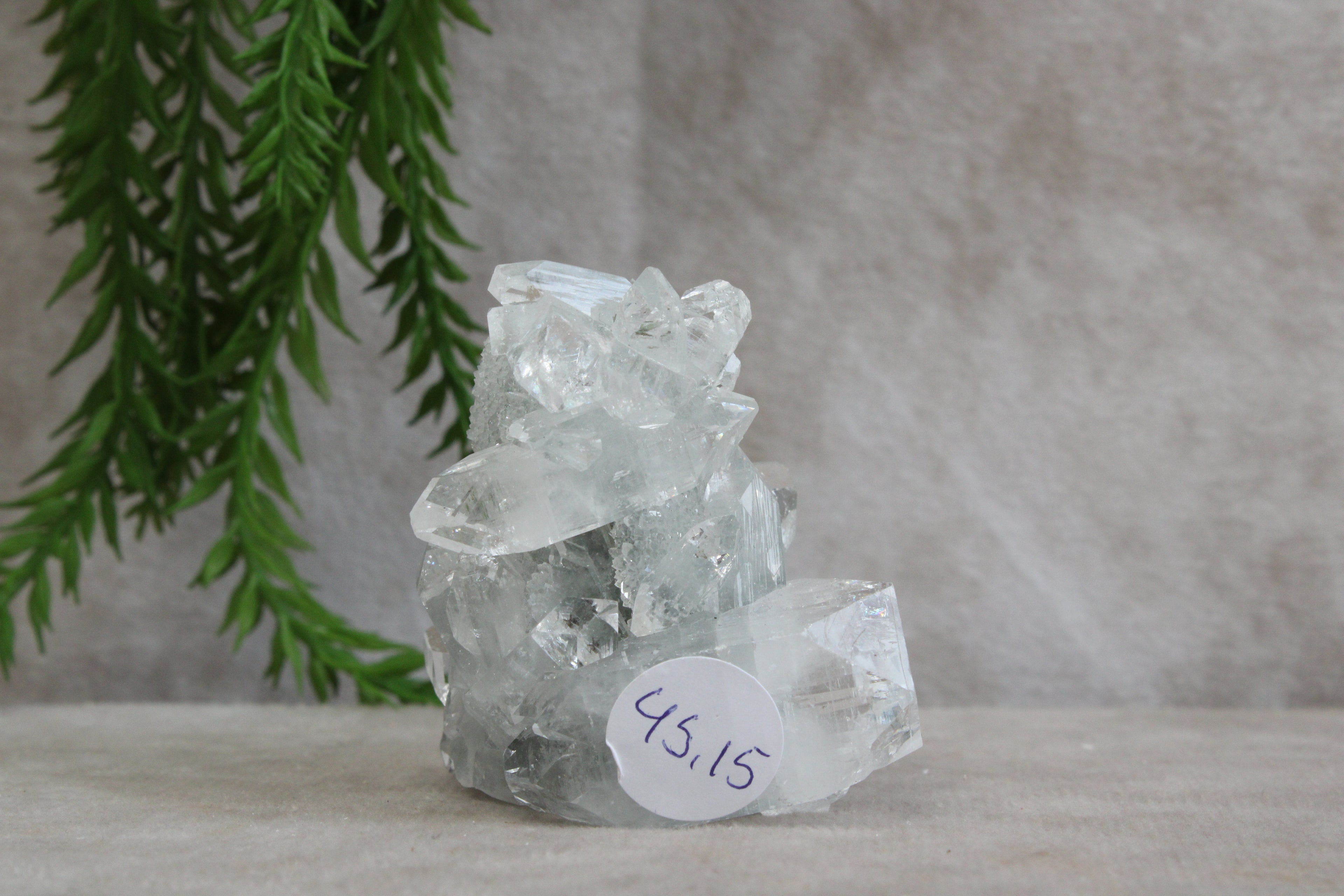 Cluster van blauwe chalcedoon, kwarts en apofylliet #99