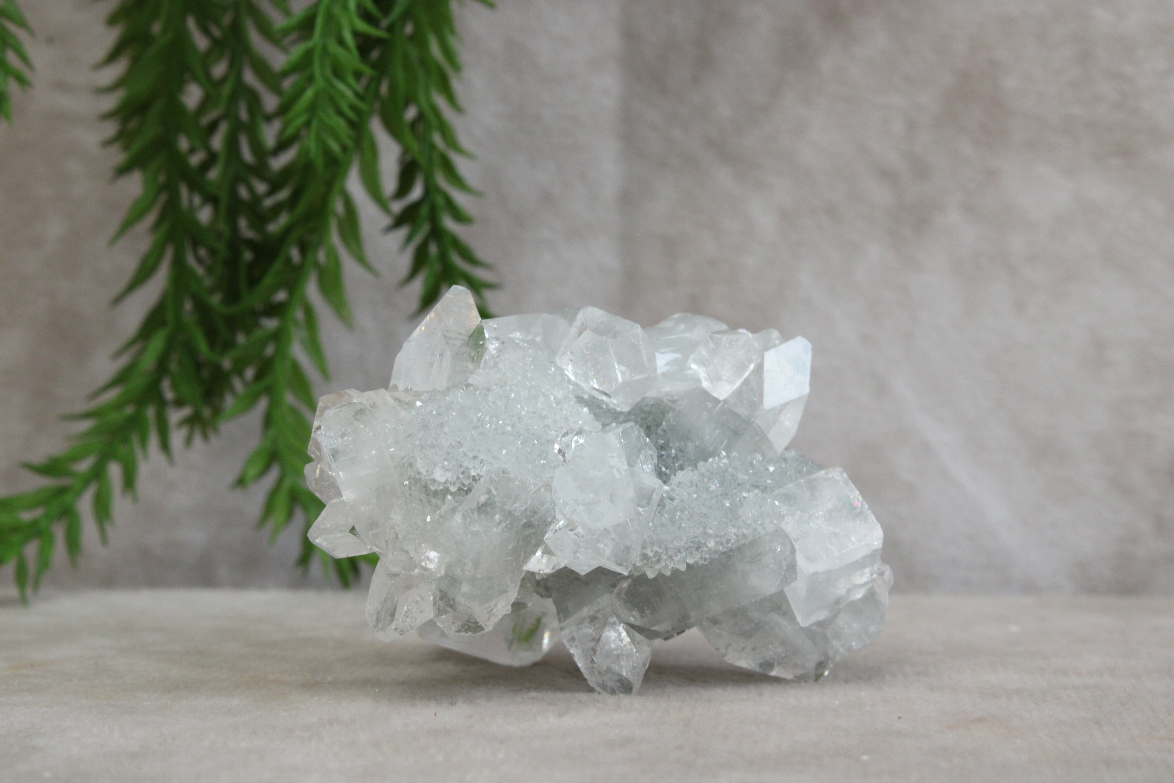 Cluster van blauwe chalcedoon, kwarts en apofylliet #99