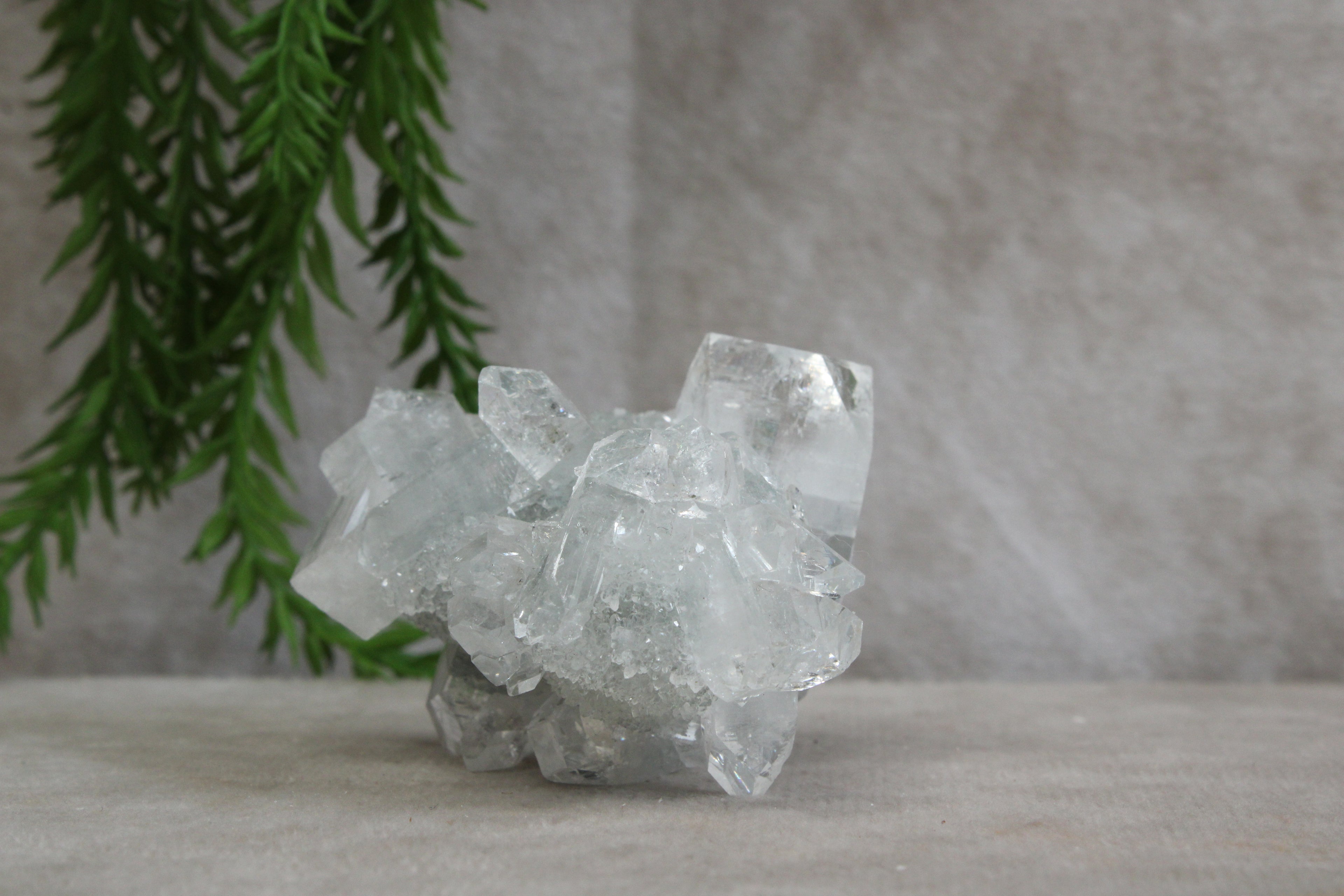 Cluster van blauwe chalcedoon, kwarts en apofylliet #99