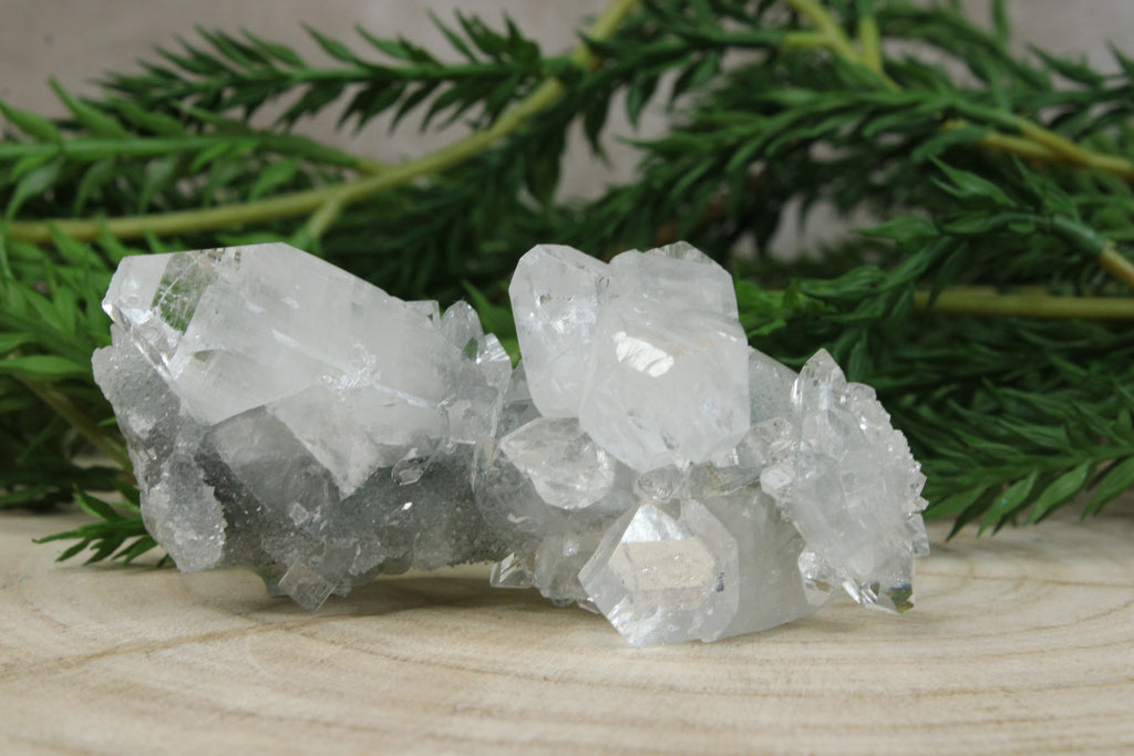 Cluster van blauwe chalcedoon, kwarts en apofylliet #100