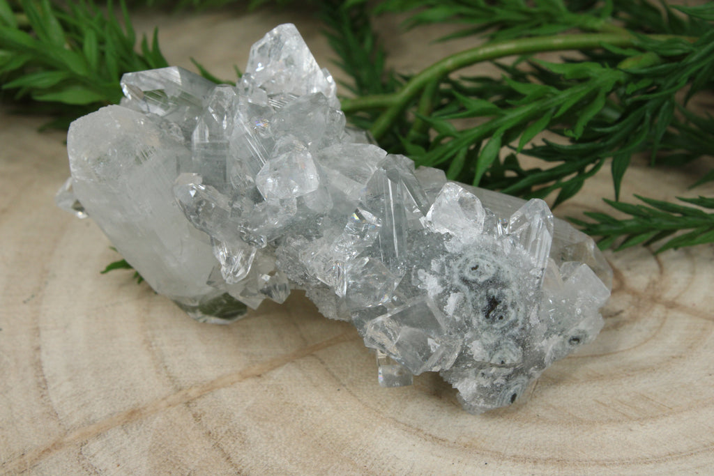 Cluster van blauwe chalcedoon, kwarts en apofylliet #100