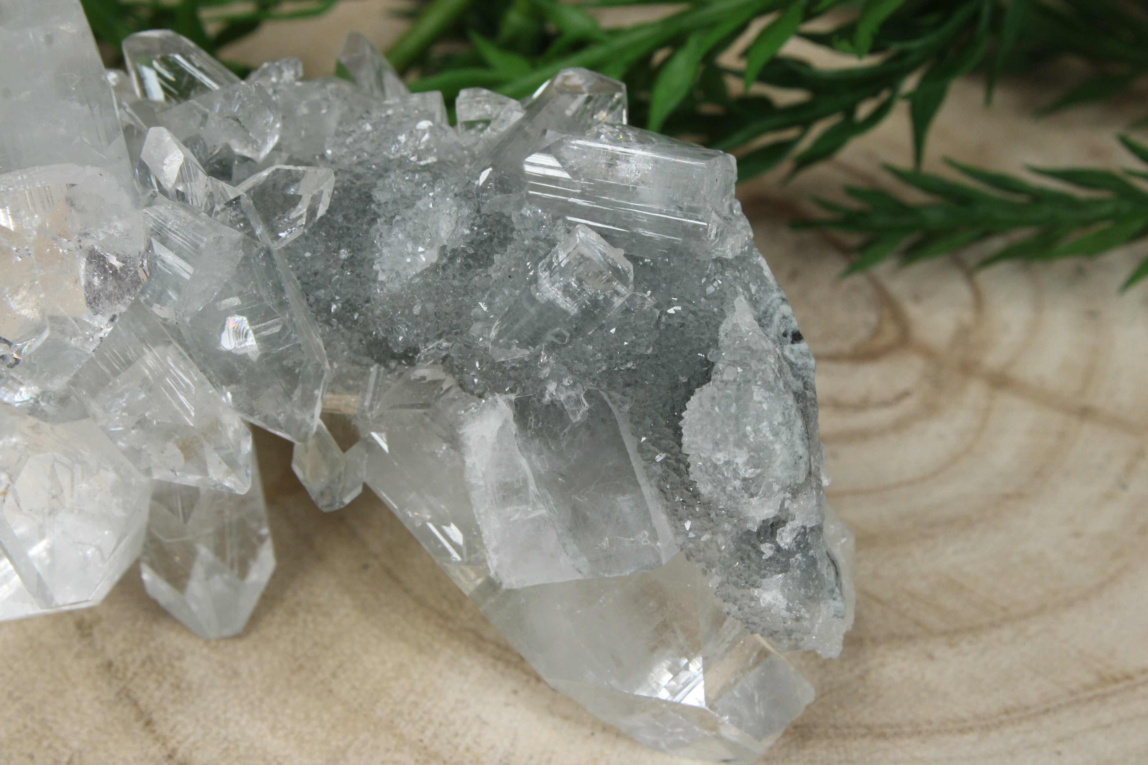 Cluster van blauwe chalcedoon, kwarts en apofylliet #100