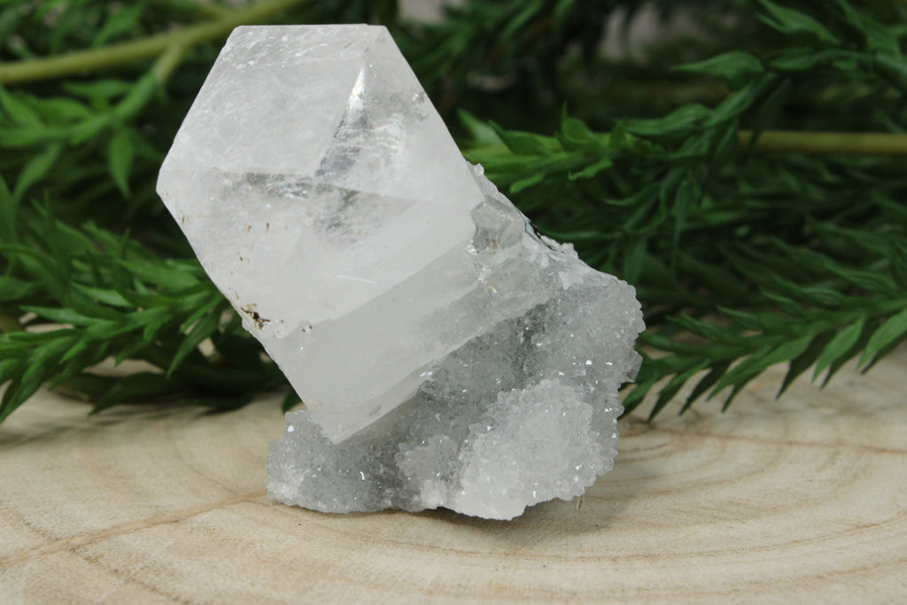 Cluster van blauwe chalcedoon, kwarts en apofylliet #1