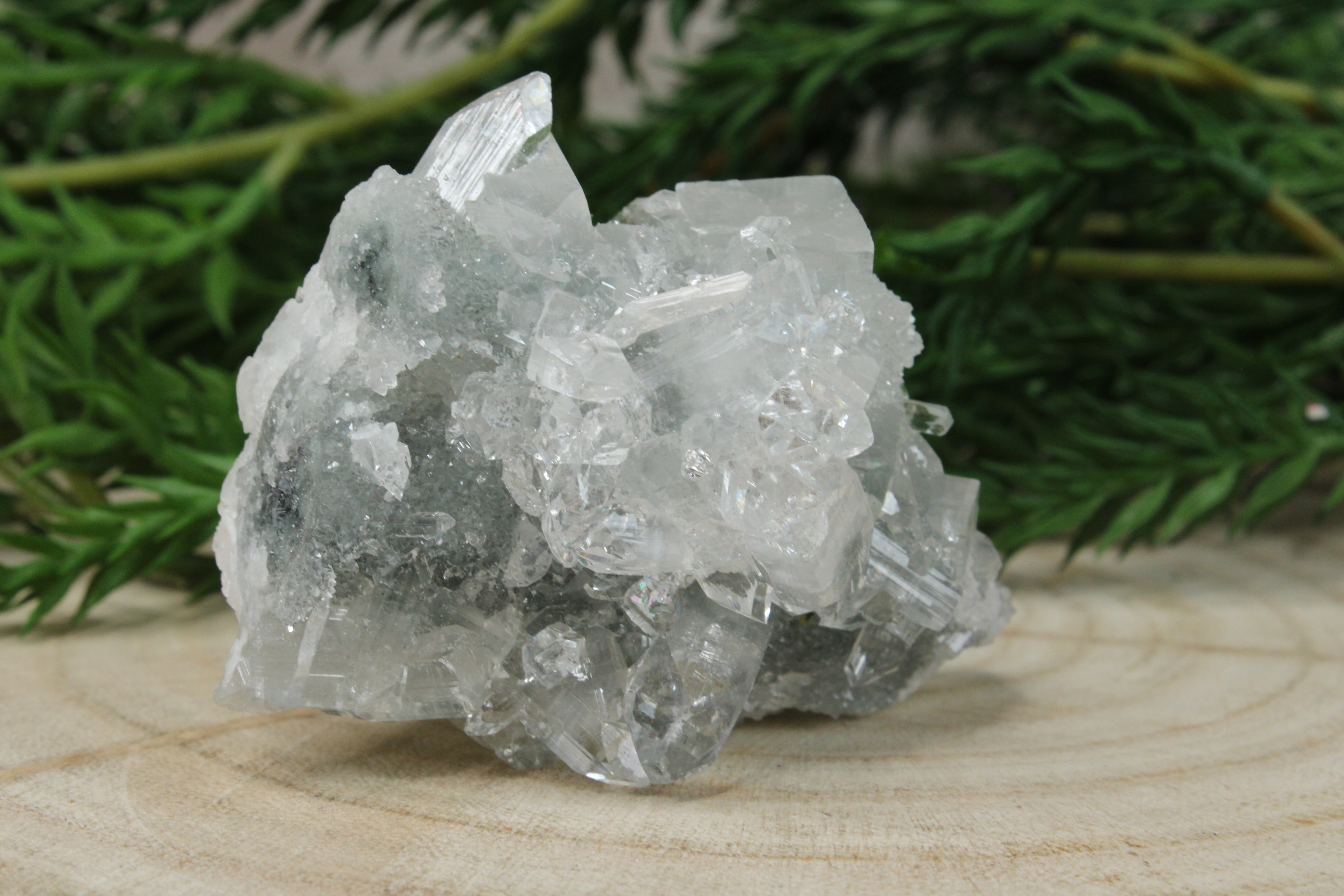 Cluster van blauwe chalcedoon, kwarts en apofylliet #2
