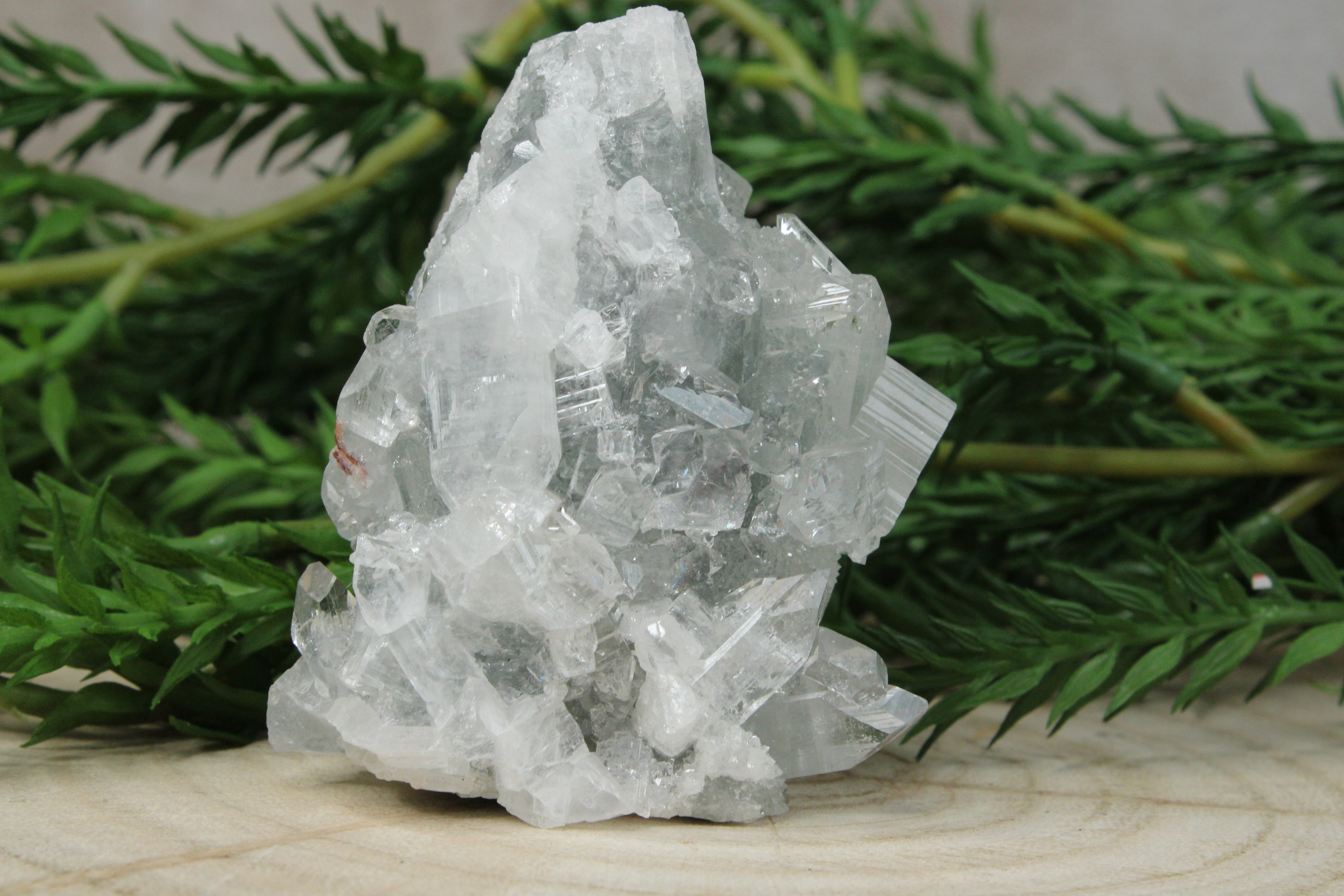 Cluster van blauwe chalcedoon, kwarts en apofylliet #2