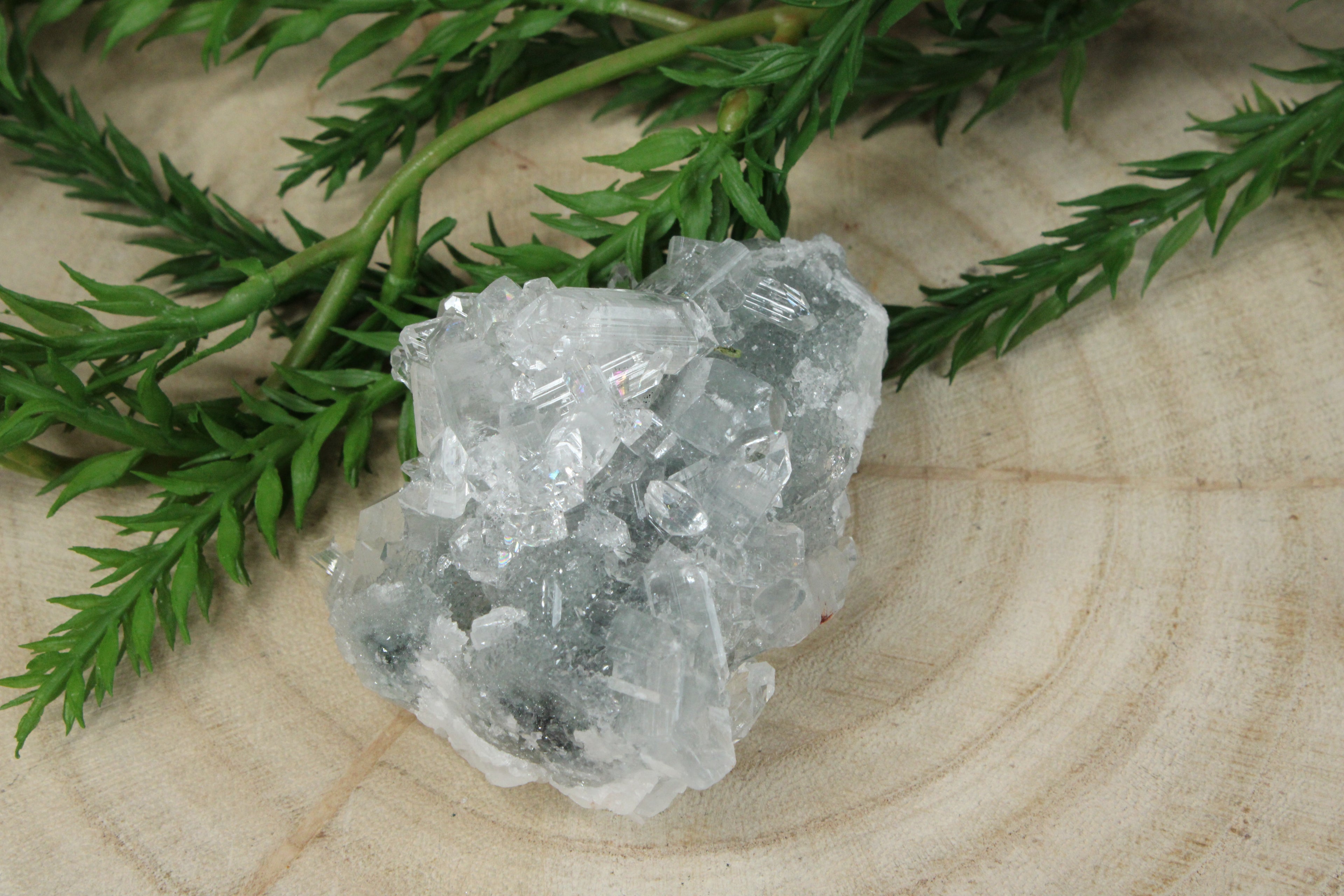 Cluster van blauwe chalcedoon, kwarts en apofylliet #2