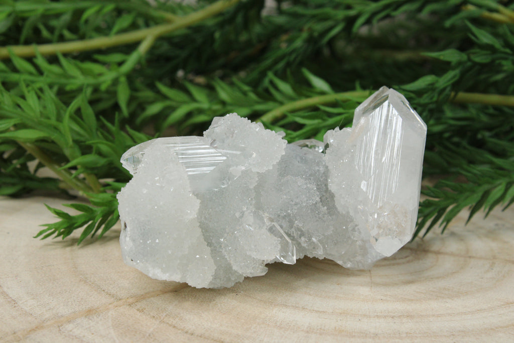 Cluster van blauwe chalcedoon, kwarts en apofylliet #3