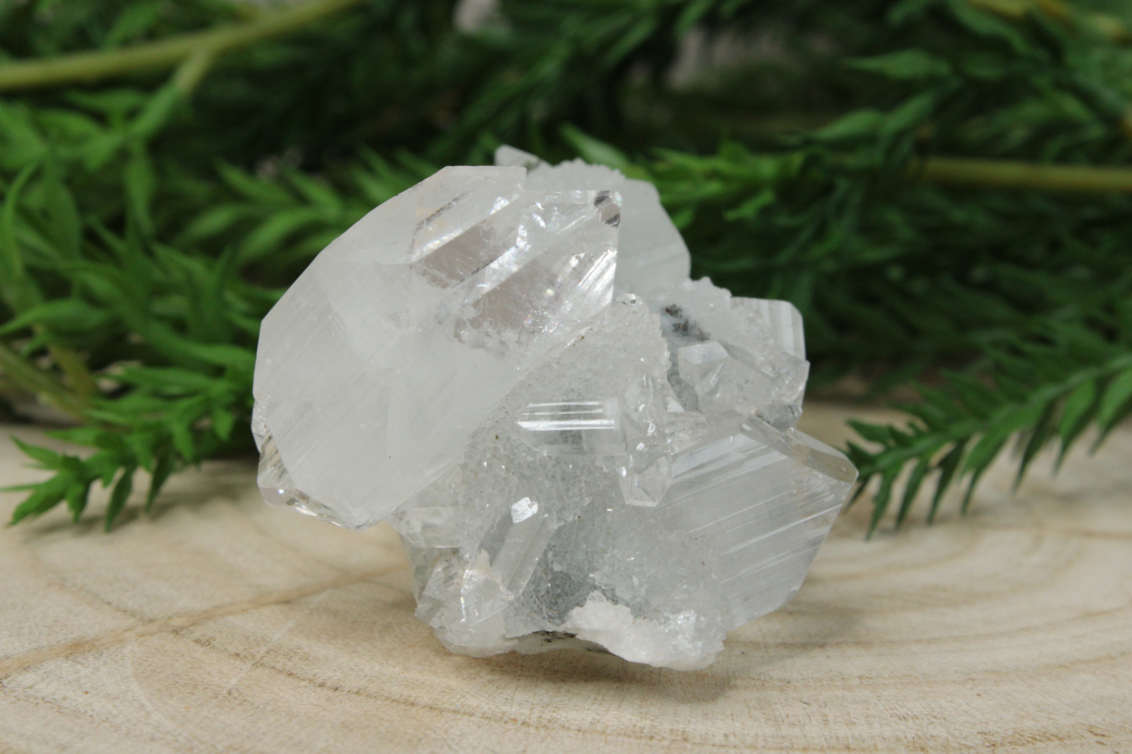 Cluster van blauwe chalcedoon, kwarts en apofylliet #3