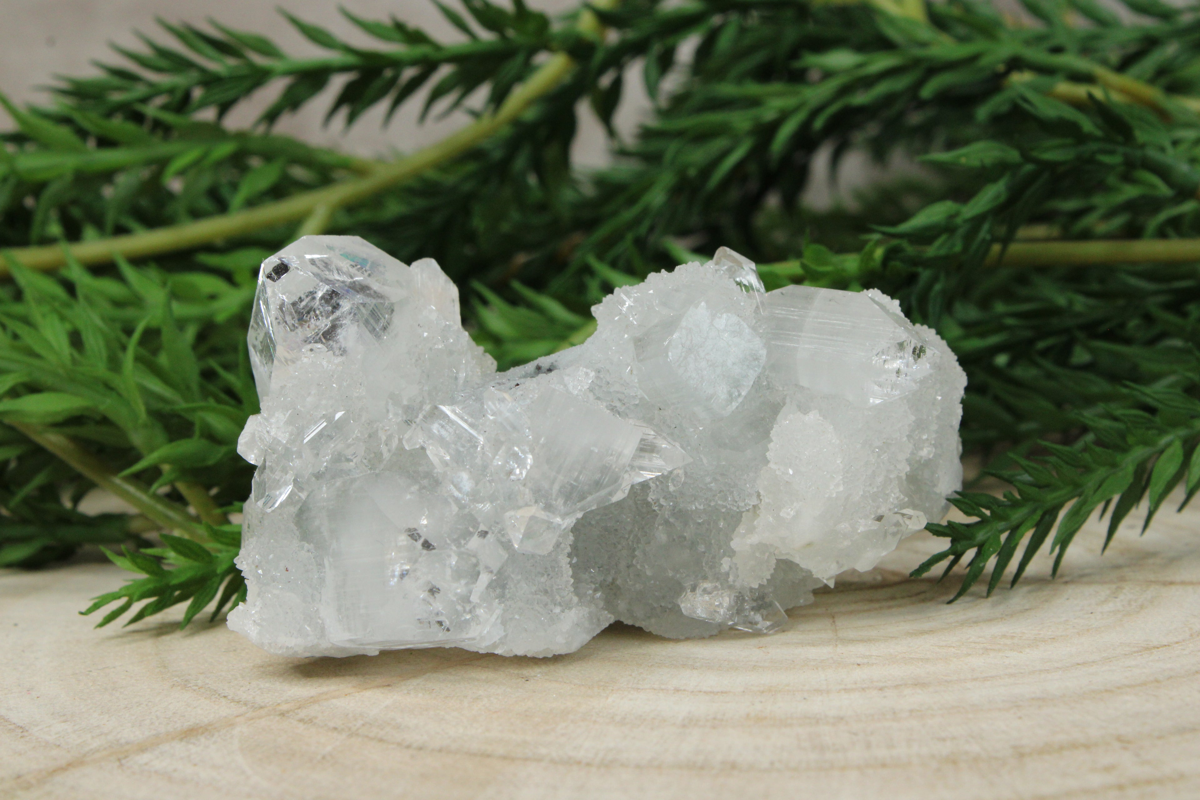 Cluster van blauwe chalcedoon, kwarts en apofylliet #3