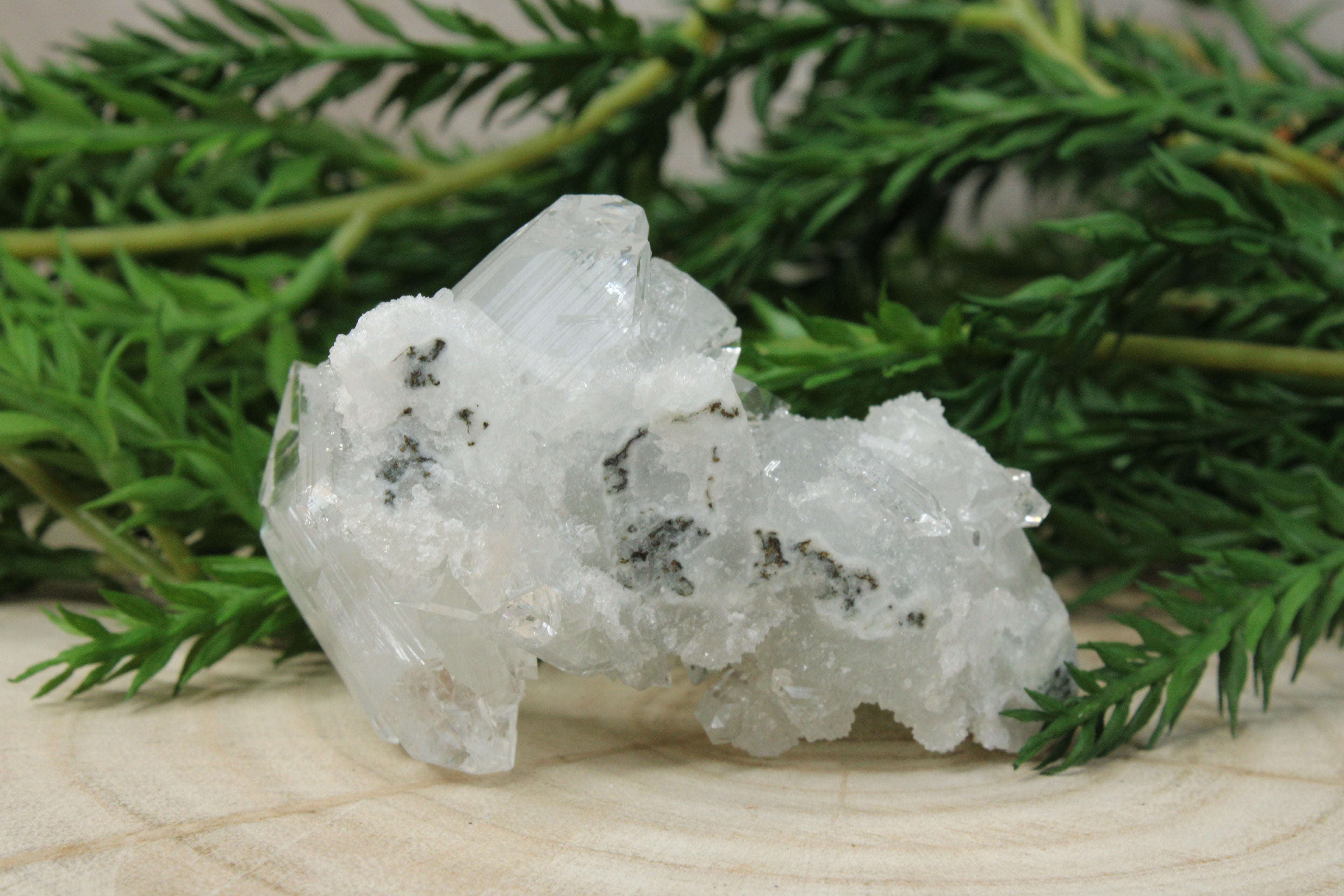 Cluster van blauwe chalcedoon, kwarts en apofylliet #3