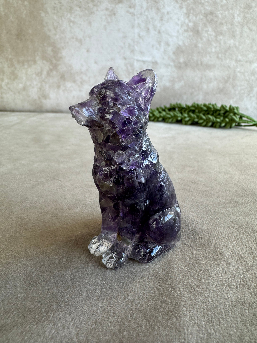 wolf met amethist chips